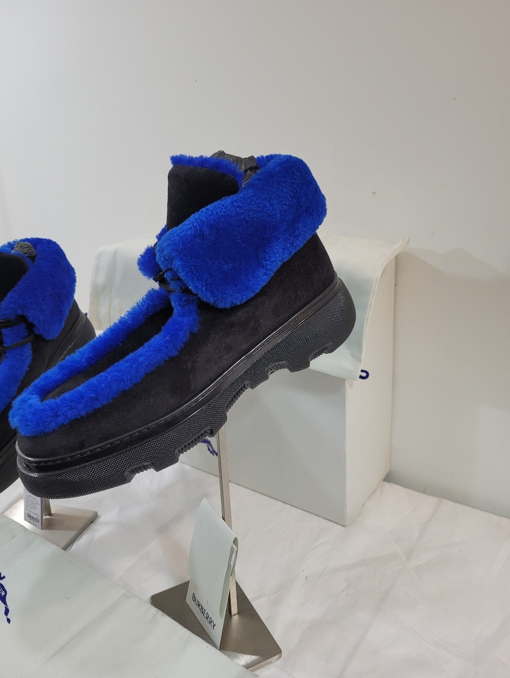 Burberry Mens Suede & Sherlin Chucka  Boots Size 10.5 Black & Electric Blu $1550 - Picture 4 of 7